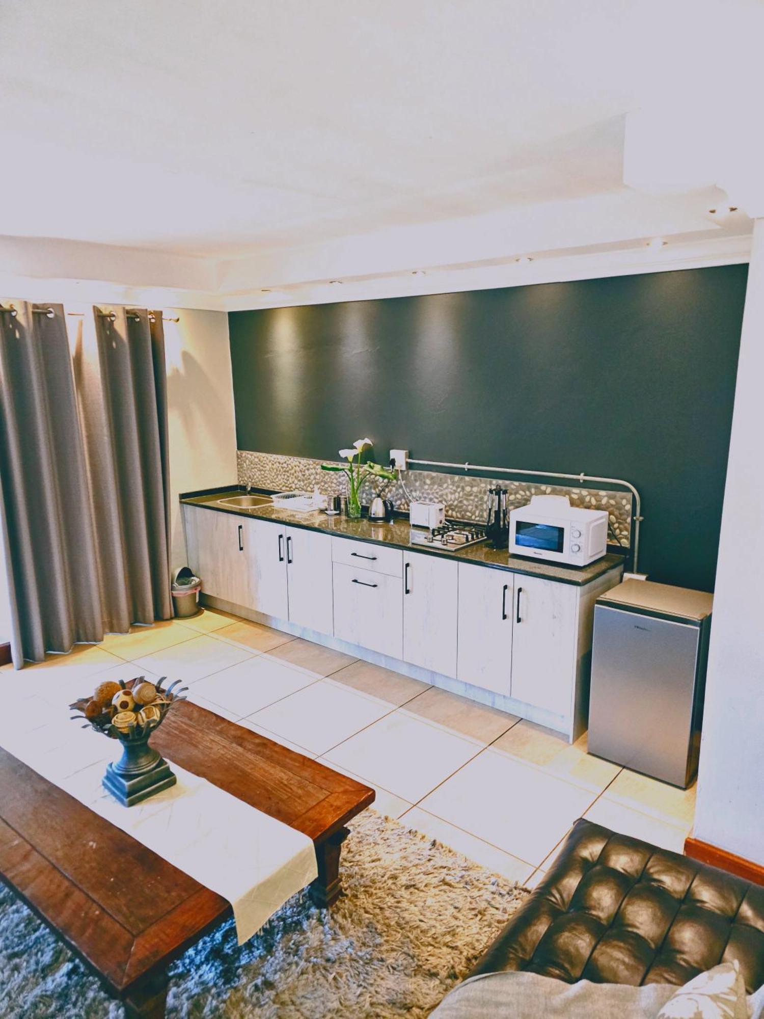 Highveld Splendour Boutique Bed And Breakfast แอร์เมอโล ภายนอก รูปภาพ
